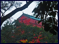 Zhenhai Tower, a 5-storey pagoda, is the most famous structure in Yuexiu Park. It was built in 1380 and now houses the Guangzhou Museum. It is 28m high and has been destroyed 5 times the last 600 years. 